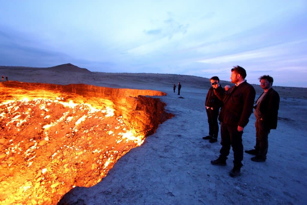 darvaza gas crater in turkmenistan